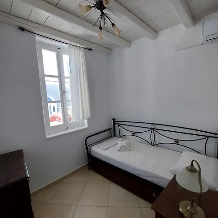 Per Seas Serifos Town